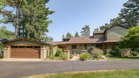 4669 N Shore Dr, Eau Claire, WI 54703