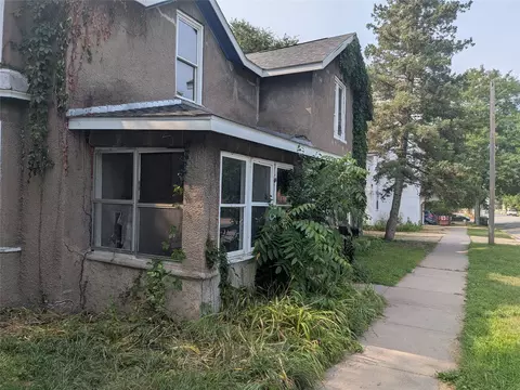 1015 6th St E #2, Menomonie, WI 54751