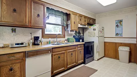Kitchen - 26231 W 1st Ave, Eleva, WI 54738 photo 3 of 6