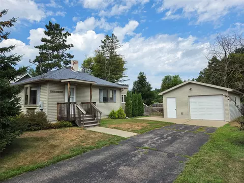 813 Golf Rd, Black River Falls, WI 54615