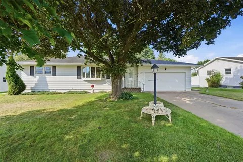 1002 Leonard Dr, Eau Claire, WI 54703