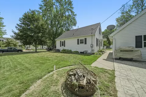 Exterior - 329 E 4th Ave, Stanley, WI 54768 photo 3 of 10