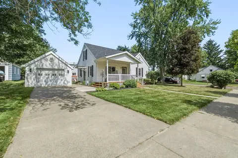 Exterior - 329 E 4th Ave, Stanley, WI 54768 photo 1 of 10