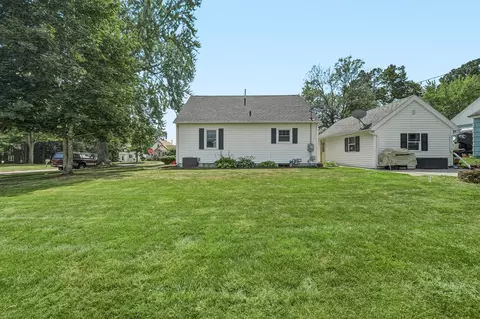 Exterior - 329 E 4th Ave, Stanley, WI 54768 photo 4 of 10