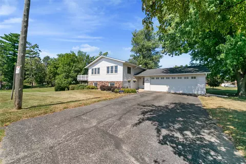 321 W Warner St, Ellsworth, WI 54011