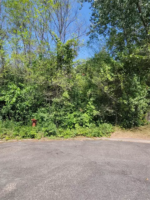 302 Arbor Hills Cir, Eau Claire, WI 54703