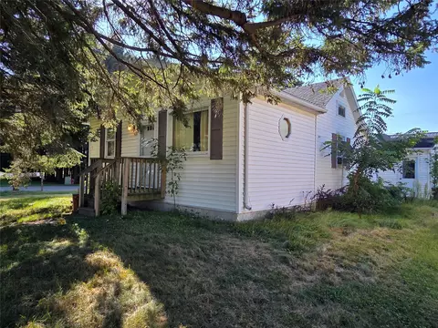Exterior - 428 E School St, Thorp, WI 54771 photo 2 of 7