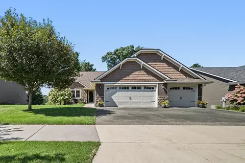 460 Club View Ln, Altoona, WI 54720