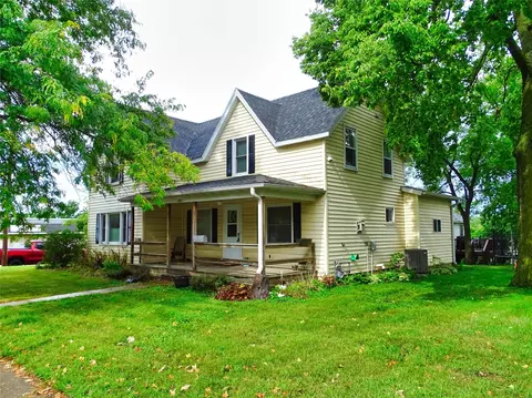 402 E Prospect St, Durand, WI 54736