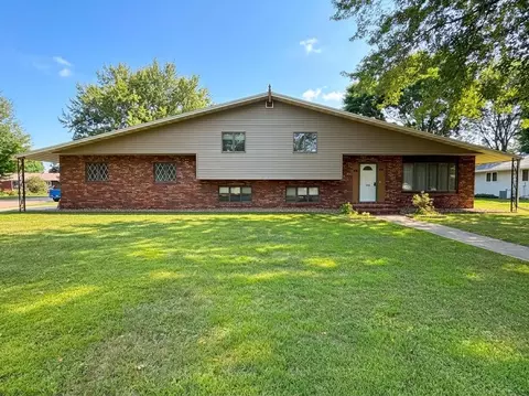1006 N Wisconsin Ave, Rice Lake, WI 54868