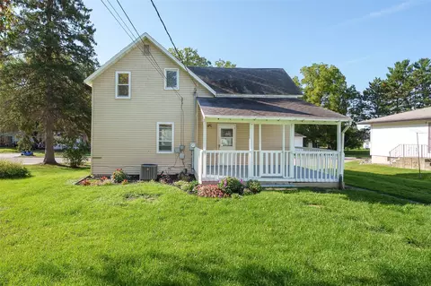 Exterior - 321 E 2nd Ave, Stanley, WI 54768 photo 5 of 10