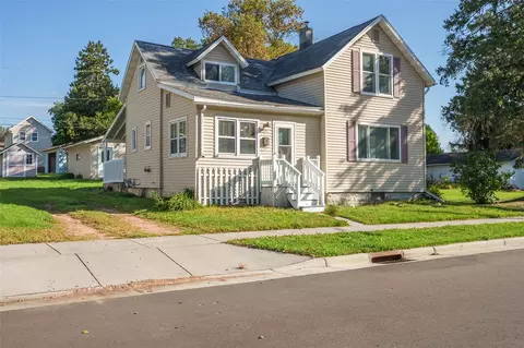 Exterior - 321 E 2nd Ave, Stanley, WI 54768 photo 2 of 10