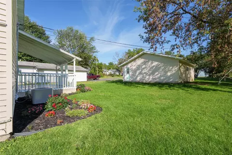 Exterior - 321 E 2nd Ave, Stanley, WI 54768 photo 6 of 10
