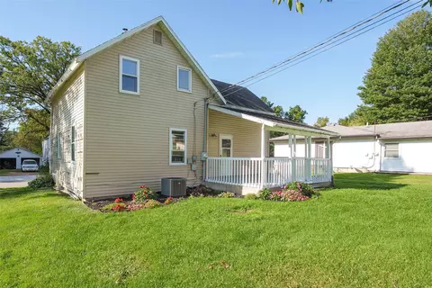 Exterior - 321 E 2nd Ave, Stanley, WI 54768 photo 4 of 10