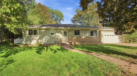 216 17th St NE, Menomonie, WI 54751