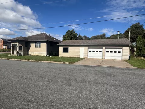 105 N 1st St, Arcadia, WI 54612