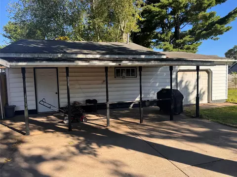 Exterior - 304 Wisconsin Ave, Cameron, WI 54822 photo 4 of 5
