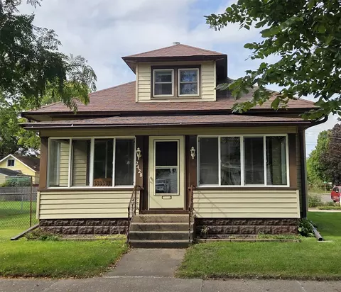 2428 4th St, Eau Claire, WI 54703