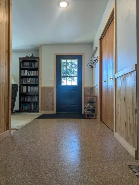 Entry Way - e799 1150th Avenue, Downing, WI 54734 photo 2 of 5