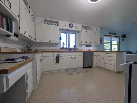 Kitchen - e799 1150th Avenue, Downing, WI 54734 photo 2 of 2