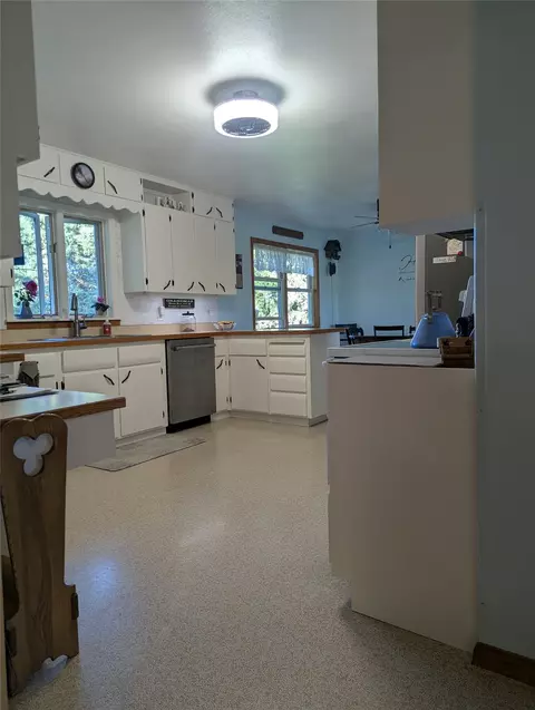 Kitchen - e799 1150th Avenue, Downing, WI 54734 photo 1 of 2