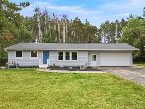 435 S Beach Dr, Altoona, WI 54720