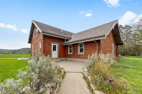 776 S Center Creek Rd, Nelson, WI 54756