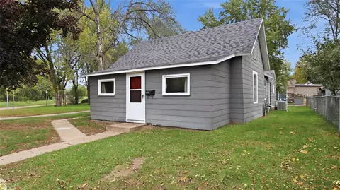 237 10th Ave, Eau Claire, WI 54703