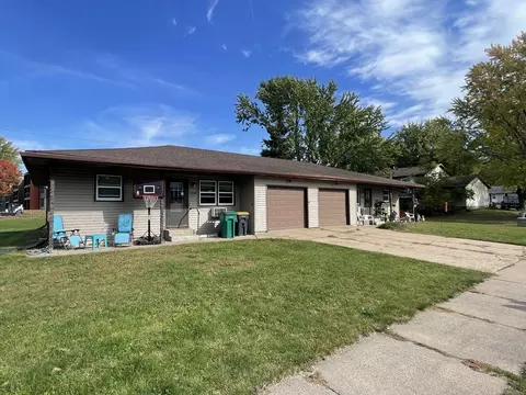 2218 Peters Dr #2218-2220, Eau Claire, WI 54703