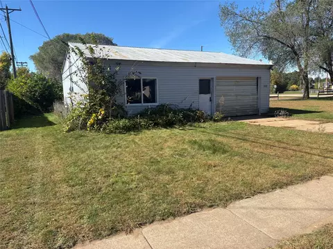 212 9th St, Altoona, WI 54720
