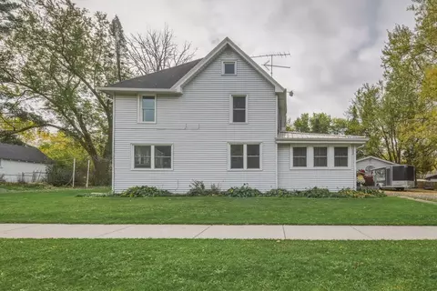 Exterior - 334 E 2nd Ave, Stanley, WI 54768 photo 3 of 13