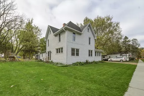 Exterior - 334 E 2nd Ave, Stanley, WI 54768 photo 4 of 13