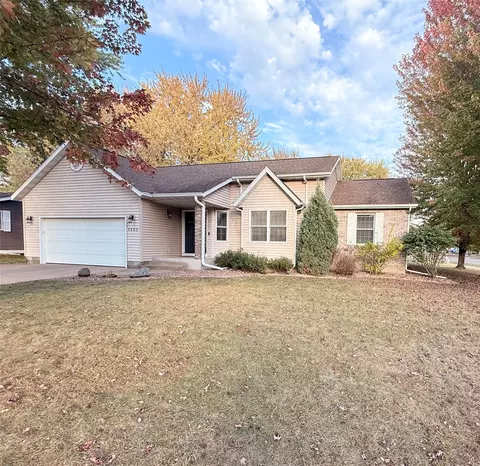 3003 Green View Dr, Eau Claire, WI 54703