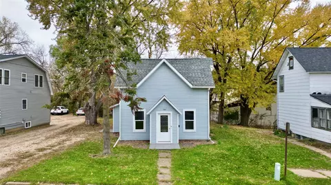107 4th St W, Menomonie, WI 54751