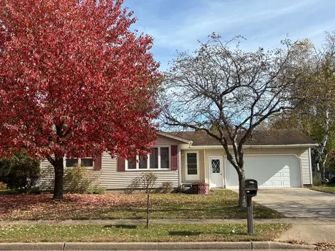 3037 Hartwood Dr, Eau Claire, WI 54703
