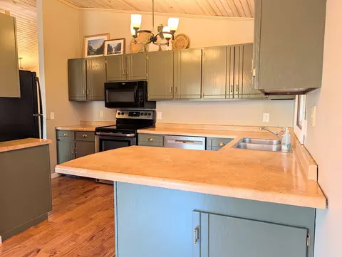 Kitchen - e1997 Cedar Road, Eau Claire, WI 54701 photo 1 of 4