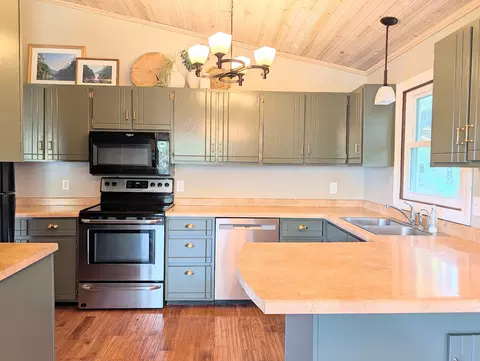 Kitchen - e1997 Cedar Road, Eau Claire, WI 54701 photo 2 of 4