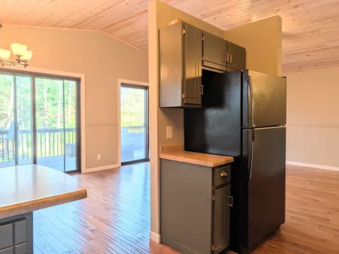 Kitchen - e1997 Cedar Road, Eau Claire, WI 54701 photo 4 of 4