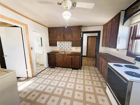 Entry Way - 706 N 3rd St, Bruce, WI 54819 photo 4 of 5