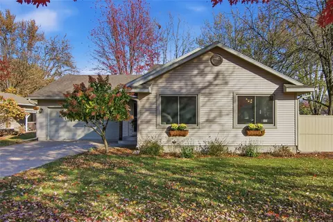3135 Green View Dr, Eau Claire, WI 54703