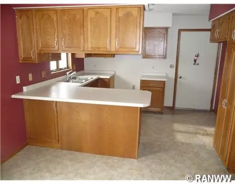 285 E Summit Ave, Ellsworth, WI 54011 photo 3