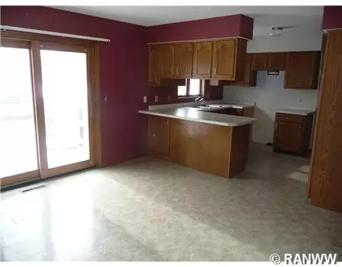 285 E Summit Ave, Ellsworth, WI 54011 photo 4