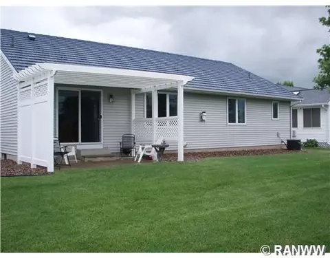 3334 E Meadows Pl, Eau Claire, WI 54701 photo 2