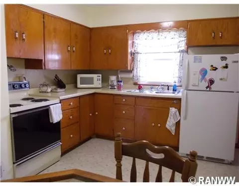 114 E Oak St, Stanley, WI 54768 photo 2