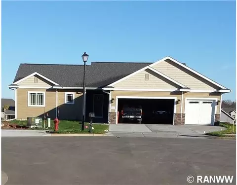 1534 Pascal Ct, Eau Claire, WI 54703 photo 2