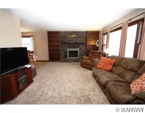 3147 Mitchell Ave, Eau Claire, WI 54703 photo 2