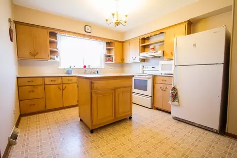 225 E 5th Ave, Stanley, WI 54768 photo 4