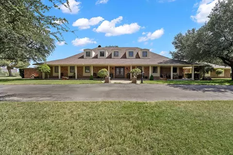 2211 Oaklawn Dr, Kermit, TX 79745