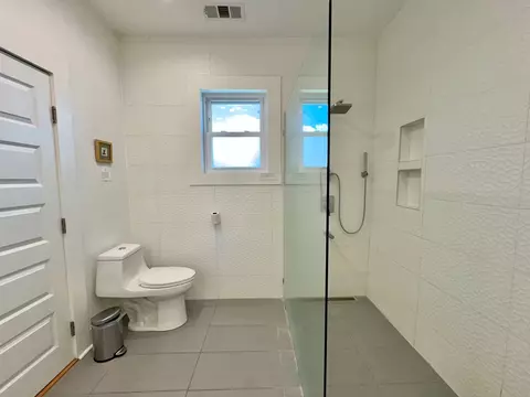 Bath - 1027 Caa St, Marfa, TX 79843 photo 3 of 4