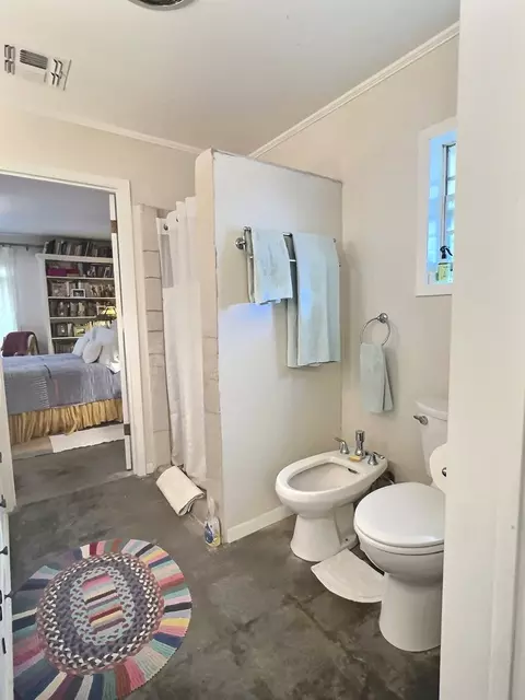 Bath - 703 W Fourth St, Marfa, TX 79843 photo 2 of 4